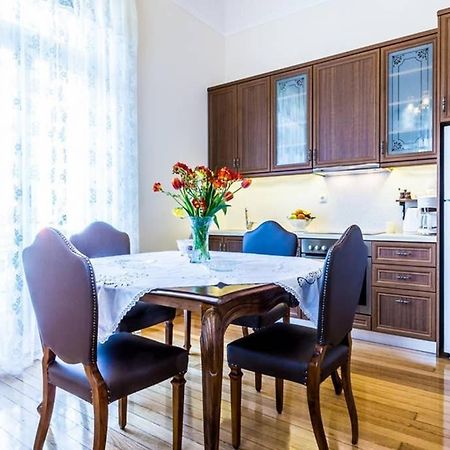 Neoclassical Apartment With 3 Bedrooms In Pireu Exterior foto