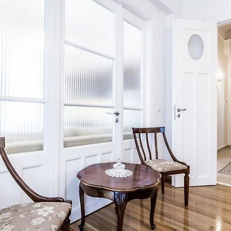 Neoclassical Apartment With 3 Bedrooms In Pireu Exterior foto