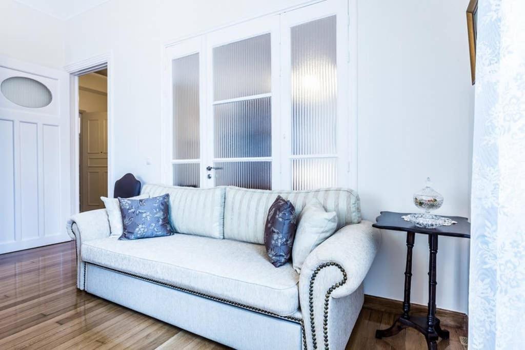Neoclassical Apartment With 3 Bedrooms In Pireu Exterior foto