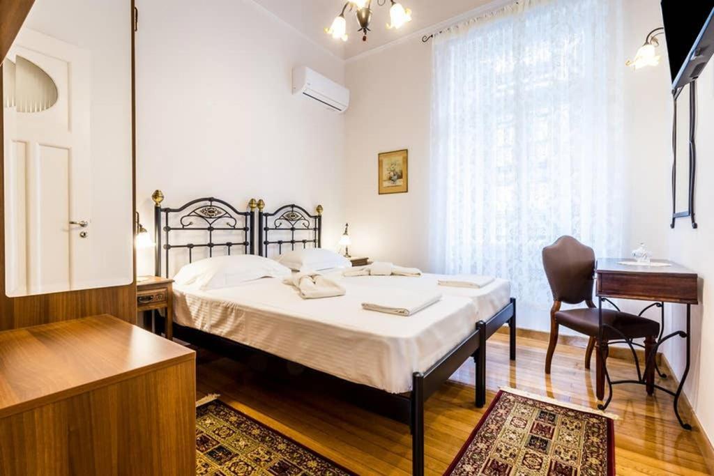 Neoclassical Apartment With 3 Bedrooms In Pireu Exterior foto