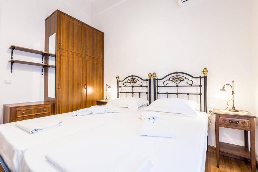 Neoclassical Apartment With 3 Bedrooms In Pireu Exterior foto