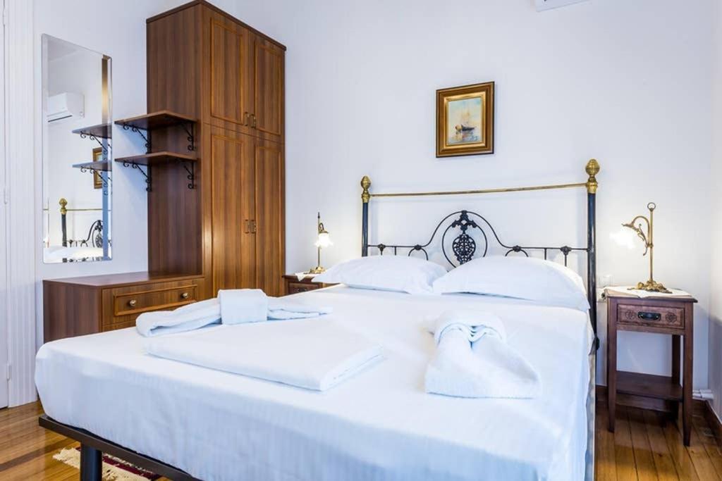 Neoclassical Apartment With 3 Bedrooms In Pireu Exterior foto