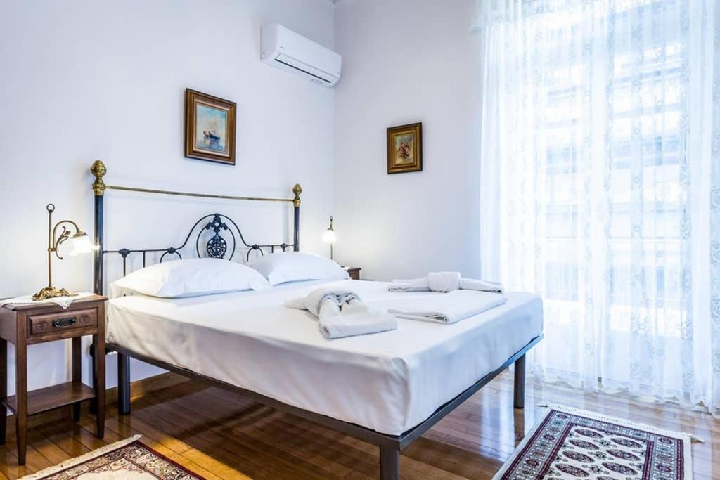 Neoclassical Apartment With 3 Bedrooms In Pireu Exterior foto