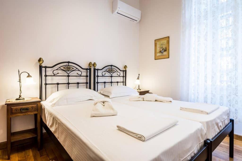 Neoclassical Apartment With 3 Bedrooms In Pireu Exterior foto