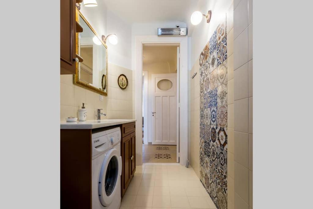 Neoclassical Apartment With 3 Bedrooms In Pireu Exterior foto